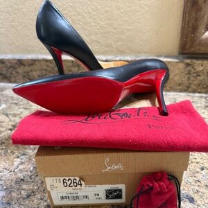 Almost New…Christian Louboutin Apostrophe 100 Nappa Pump
